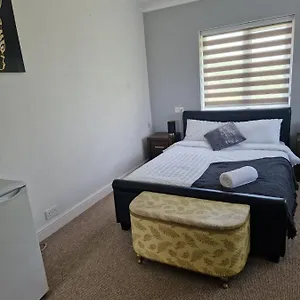 Spacious Luxurious Serviced Apartment Doncaster